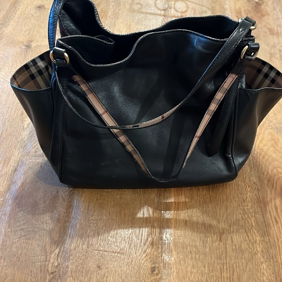 Burberry bucket bag. - Picture 2 of 16